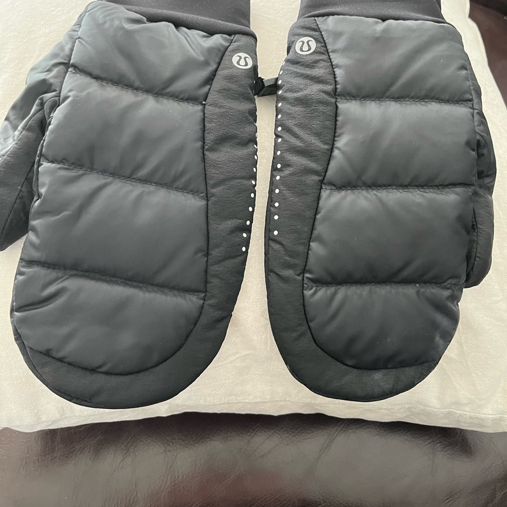 Lululemon Down for it all Mittens